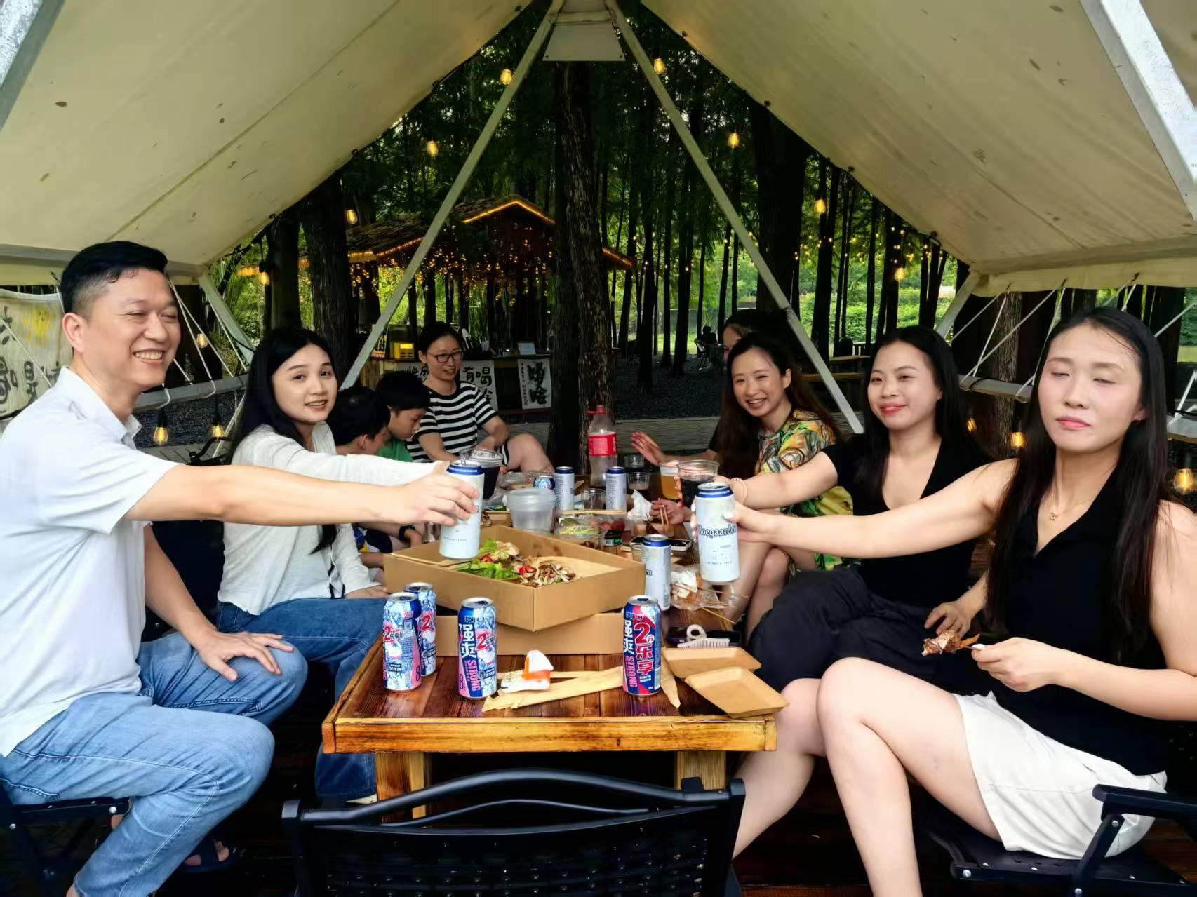 组织一场成功的公司团建活动并非易事，但只要充分考虑以上各个环节，以员工需求为出发点