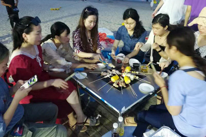 深圳公司团建活动案例_深圳三美森科技公司76人大鹏南澳团建2天游