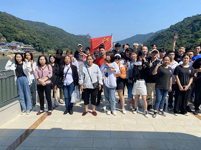 餐饮公司团建案例：麻辣英雄火锅73人清远团建2天活动