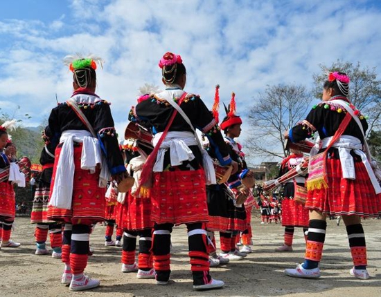 连南瑶族大型实景演出《瑶颂》、千年瑶寨、 瑶族文化博物馆、万山朝王、深度瑶族风情两天游